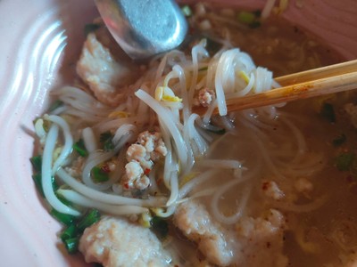 เส้นเล็กหมูน้ำใส