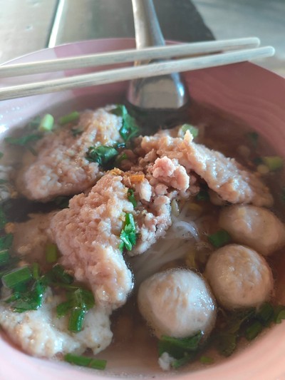 เส้นเล็กหมูน้ำใส