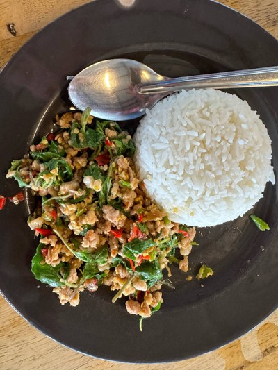 กระเพราหมูสับ