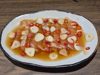 Salmon แช่น้ำปลา