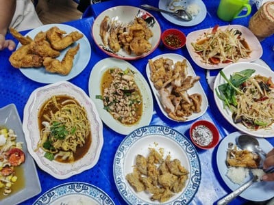 อาหาร หรือ เครื่องดื่ม