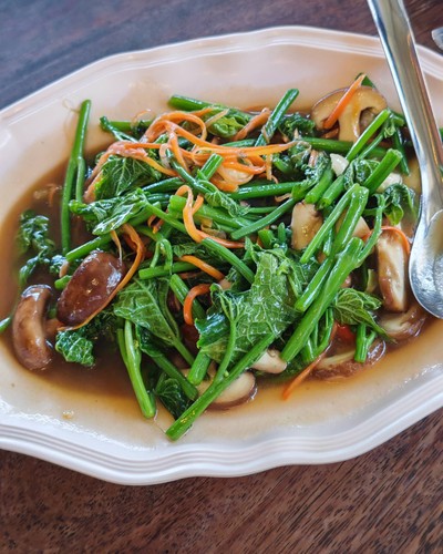 อาหาร หรือ เครื่องดื่ม