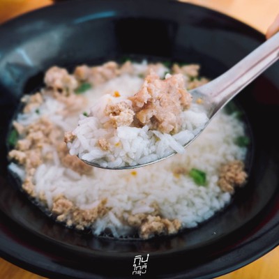 กิม ก๋วยเตี๋ยวต้มยำโบราณ และเมนูอาหารเช้า ย่านเทพรักษ์