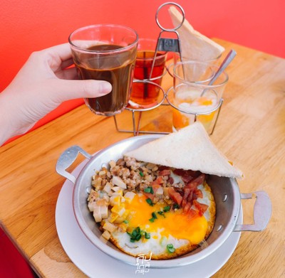 กิม ก๋วยเตี๋ยวต้มยำโบราณ และเมนูอาหารเช้า ย่านเทพรักษ์