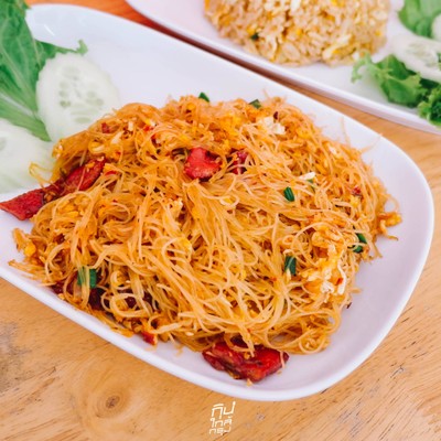 กิม ก๋วยเตี๋ยวต้มยำโบราณ และเมนูอาหารเช้า ย่านเทพรักษ์