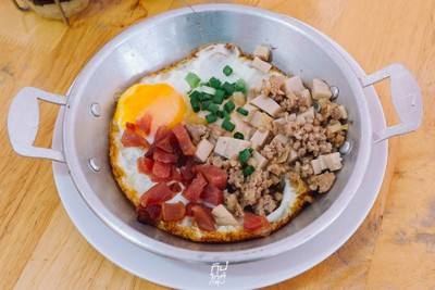 กิม ก๋วยเตี๋ยวต้มยำโบราณ และเมนูอาหารเช้า ย่านเทพรักษ์