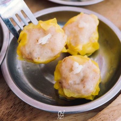 กิม ก๋วยเตี๋ยวต้มยำโบราณ และเมนูอาหารเช้า ย่านเทพรักษ์