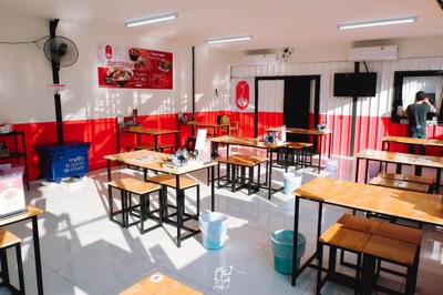 กิม ก๋วยเตี๋ยวต้มยำโบราณ และเมนูอาหารเช้า ย่านเทพรักษ์