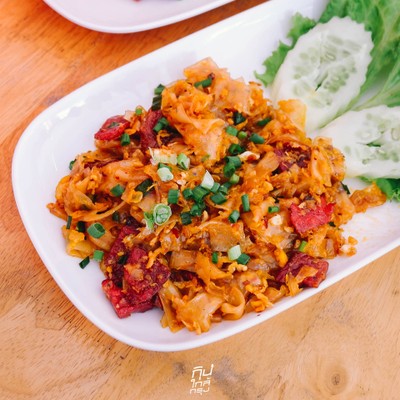 กิม ก๋วยเตี๋ยวต้มยำโบราณ และเมนูอาหารเช้า ย่านเทพรักษ์