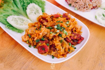 กิม ก๋วยเตี๋ยวต้มยำโบราณ และเมนูอาหารเช้า ย่านเทพรักษ์