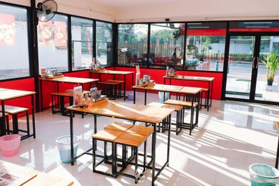 กิม ก๋วยเตี๋ยวต้มยำโบราณ และเมนูอาหารเช้า ย่านเทพรักษ์