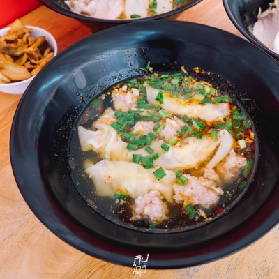 กิม ก๋วยเตี๋ยวต้มยำโบราณ และเมนูอาหารเช้า ย่านเทพรักษ์