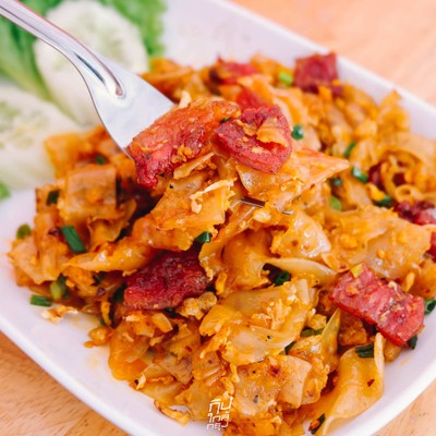 กิม ก๋วยเตี๋ยวต้มยำโบราณ และเมนูอาหารเช้า ย่านเทพรักษ์