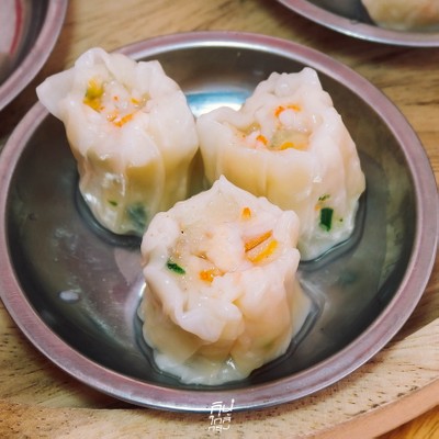 กิม ก๋วยเตี๋ยวต้มยำโบราณ และเมนูอาหารเช้า ย่านเทพรักษ์