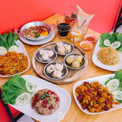 กิม ก๋วยเตี๋ยวต้มยำโบราณ และเมนูอาหารเช้า ย่านเทพรักษ์