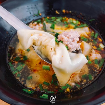 กิม ก๋วยเตี๋ยวต้มยำโบราณ และเมนูอาหารเช้า ย่านเทพรักษ์