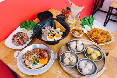 กิม ก๋วยเตี๋ยวต้มยำโบราณ และเมนูอาหารเช้า ย่านเทพรักษ์