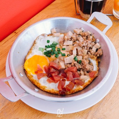 กิม ก๋วยเตี๋ยวต้มยำโบราณ และเมนูอาหารเช้า ย่านเทพรักษ์