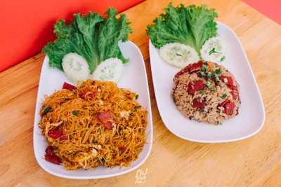 กิม ก๋วยเตี๋ยวต้มยำโบราณ และเมนูอาหารเช้า ย่านเทพรักษ์