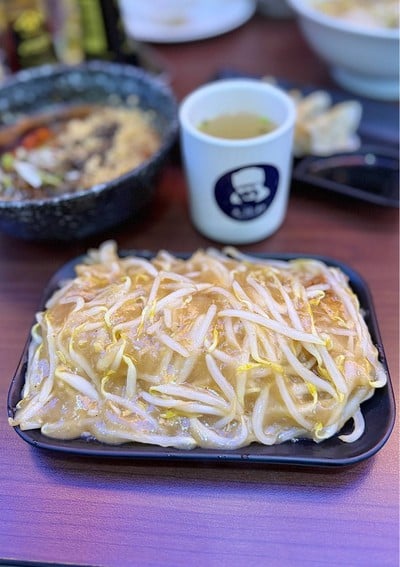 🥟 Fried Gyoza Bean Sprouts With Thick Sauce. (Price 160+ Baht.)