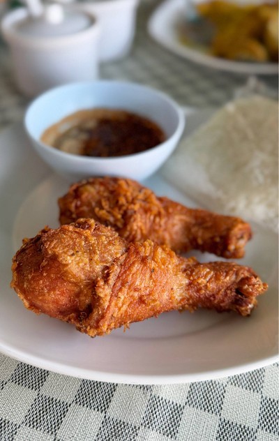 🍗 ข้าวเหนียวไก่ทอด. (ราคา 65 บาท.)