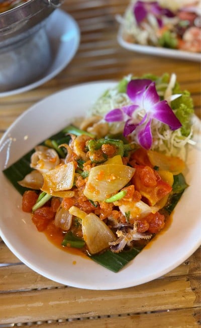 🦑 ปลาหมึกผัดไข่แดง.