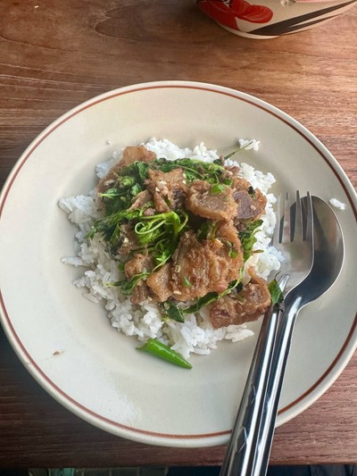 ข้าวกะเพราหมูกรอบ