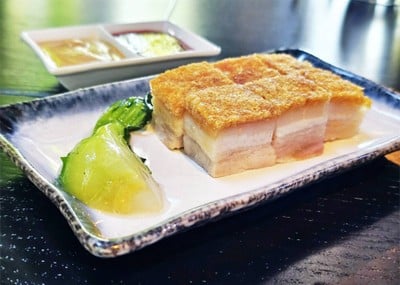 หมูกรอบ
