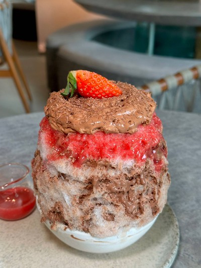 Chocolate Strawberry Kakigori