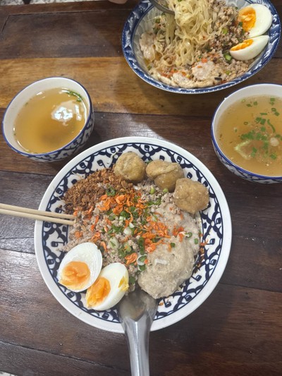 เตี๋ยวต้มยำหมูล้วน