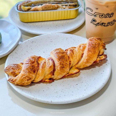 Cross Roast ร้านกาแฟย่านสิรินธร ที่ทำถึงทั้งเครื่องดื่มและเบเกอรี่