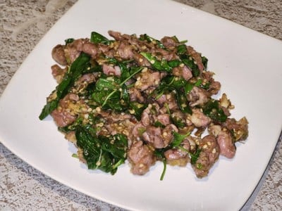 เนื้อน่องลายผัดพริกสวน