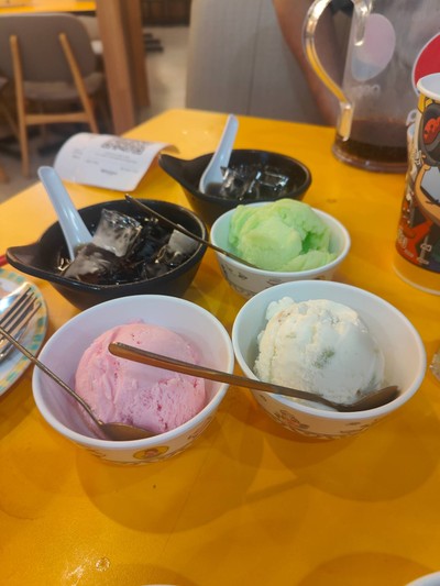 อาหาร หรือ เครื่องดื่ม