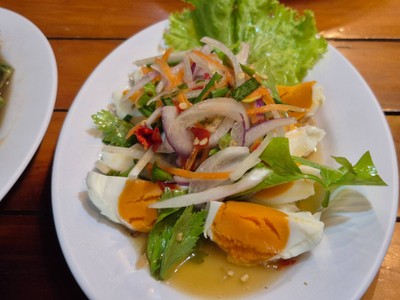 ยำไข่เค็ม