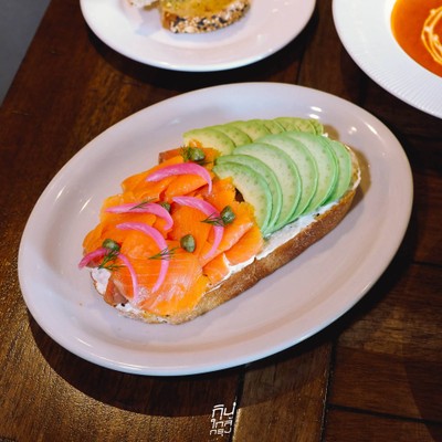 คาเฟ่ใหม่ย่านฝั่งธน T-Rex's Gastrobar สวยสไตล์คาเฟ่แอนด์บาร์