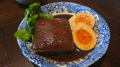 หมูสามชั้นพะโล้