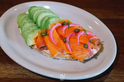 คาเฟ่ใหม่ย่านฝั่งธน T-Rex's Gastrobar สวยสไตล์คาเฟ่แอนด์บาร์