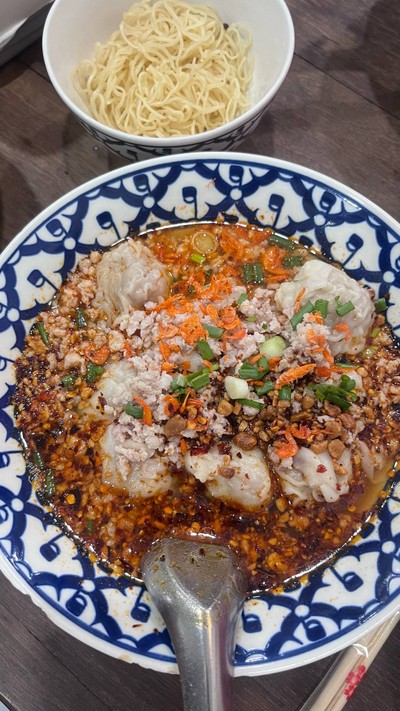 เกี๊ยวหมู้เด้งต้มยำ