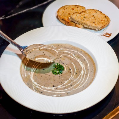 T-Rex’s Gastrobar แลนด์มาร์คแห่งใหม่ย่านฝั่งธน