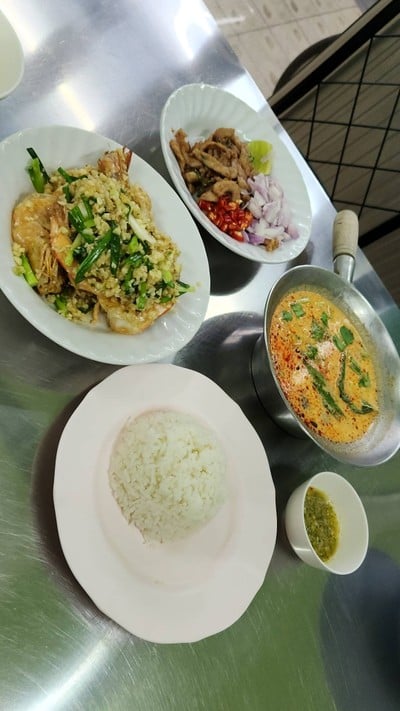 อาหาร หรือ เครื่องดื่ม