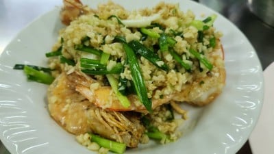 กุ้งผัดน้ำปลากระเทียม