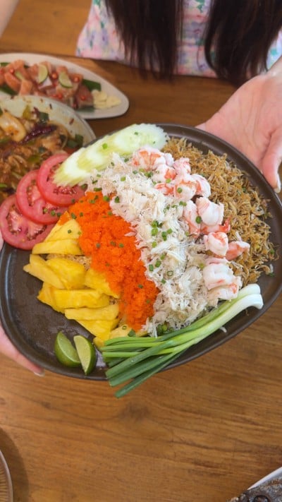 ข้าวผัดสุขนิยม