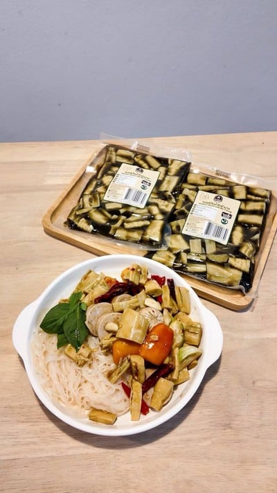 วิธีทำ ตำหน่อไม้ใบย่านางใส่หมูยอและเห็ด by ชฎา