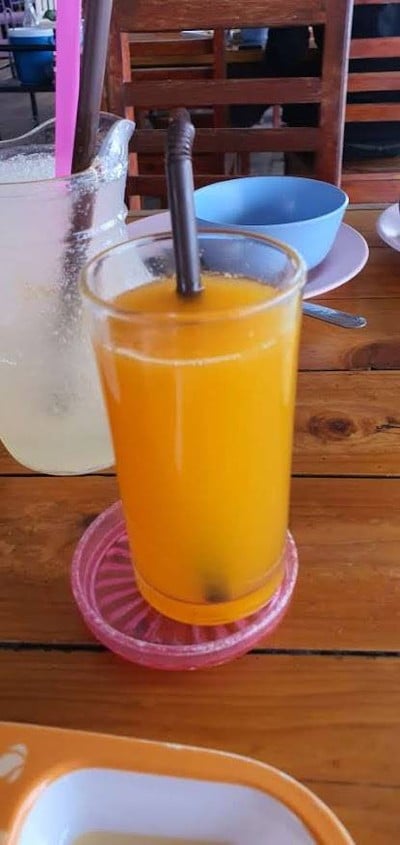 น้ำส้มคั้นไม่ใส่น้ำแข็ง