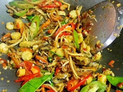 วิธีทำ ไวไวผัดฉ่าหอยแมงภู่