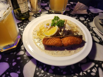 เฟตตูชินีแซลมอนครีมทรัฟเฟิล