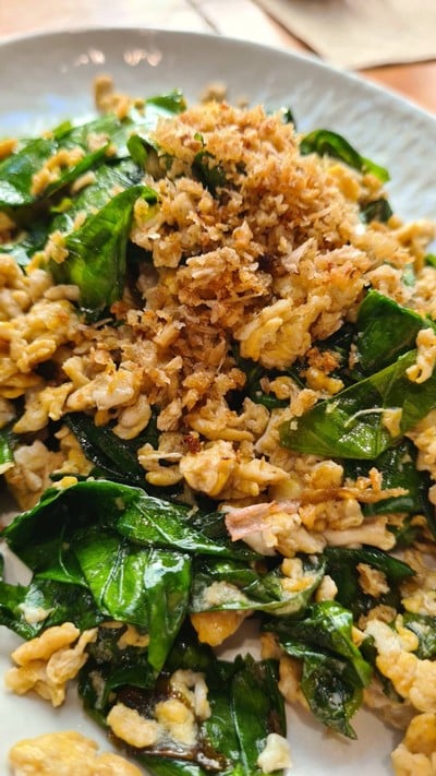 ใบเหลียงผัดไข่