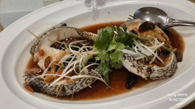 ปลาหิมะนึ่งดอกไม้จีนเห็ดหูหนูดำสไตล์กวางตุ้ง