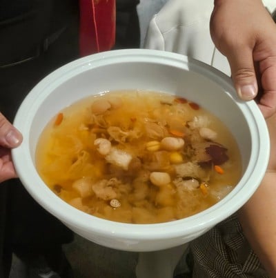 ขนมแปดเซียนร้อน