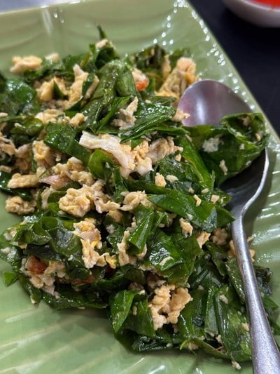 ใบเหลียงผัดไข่